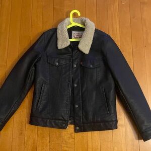 Levi’s Men’s Faux Leather Sherpa Trucker Jacket, Black/Quilted lining, Small